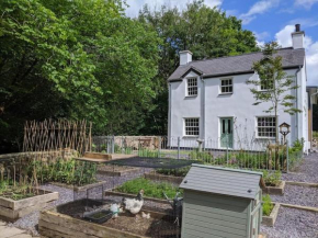 Riverside cottage walking distance into Caernarfon